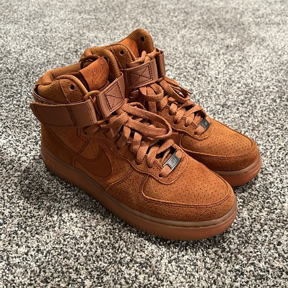 Nike Air Force 1 High Suede - Picture 2 of 9